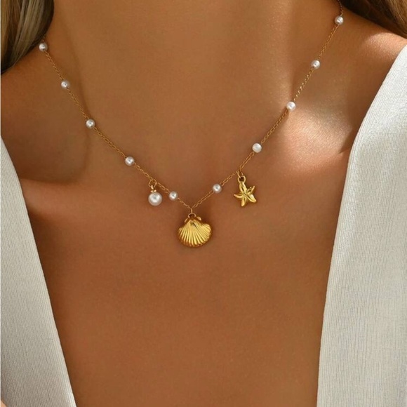 18k Gold Plated Shell and Starfish Necklace with Pearls - Picture 1 of 9